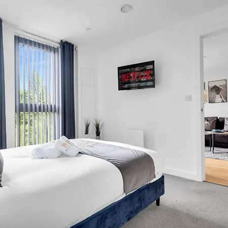 Pluxa Alpine Blue - Two Bedroom Luxury Birmingam